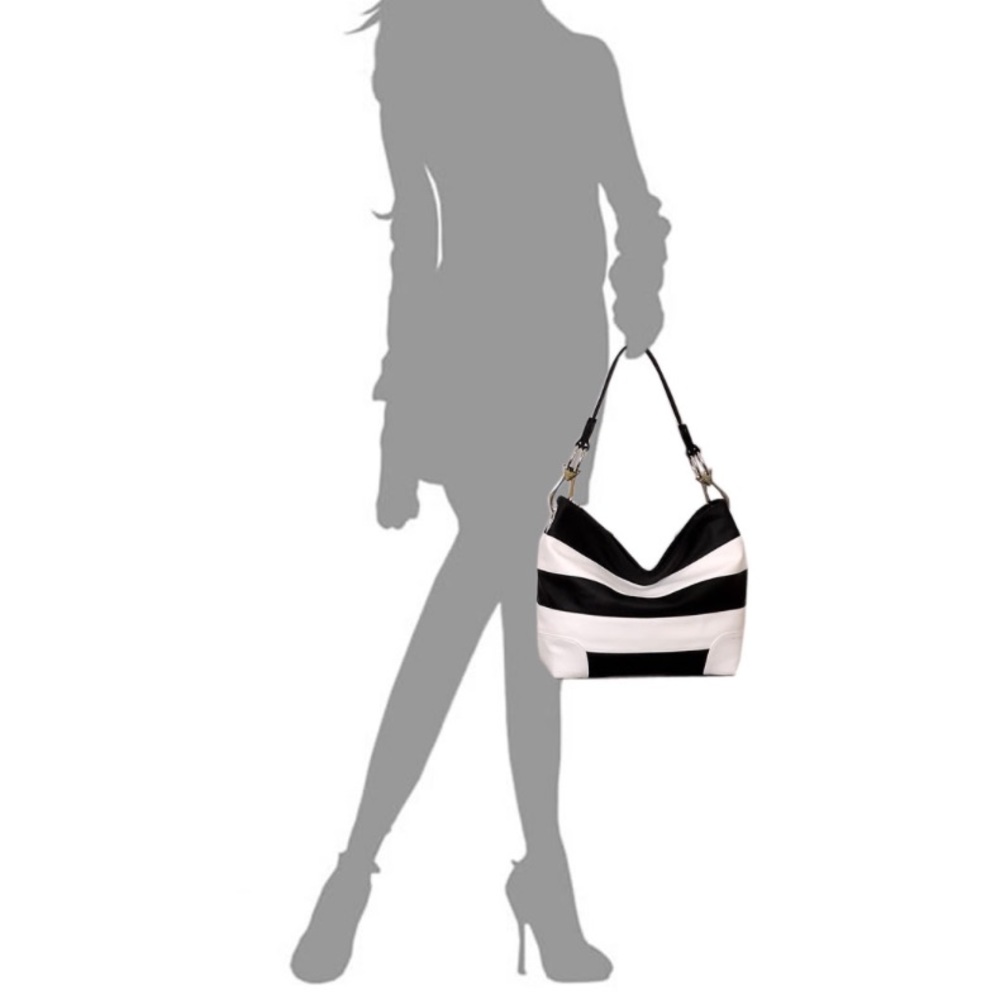 ❌SOLD❌ Red & White striped classic BUCKET BAG - Picture 3 of 5